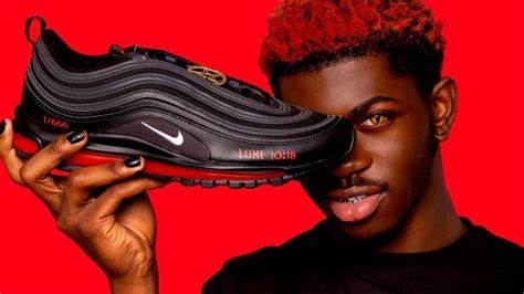 Satan shoes : Des chaussures de Satan contenant du sang humain lancées par le rappeur américain Lil Nas